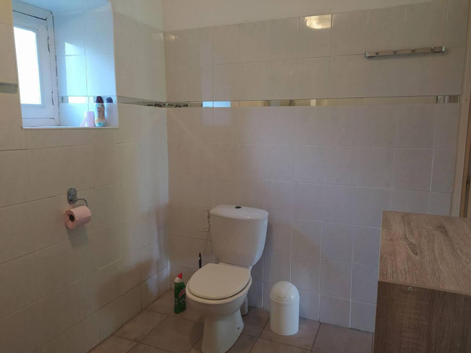 Bathroom 3, Gite des Fours, Allier