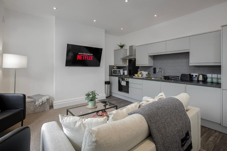 Others 3, Blackpool Central Springfield Apartments Spacious Comfort, Blackpool