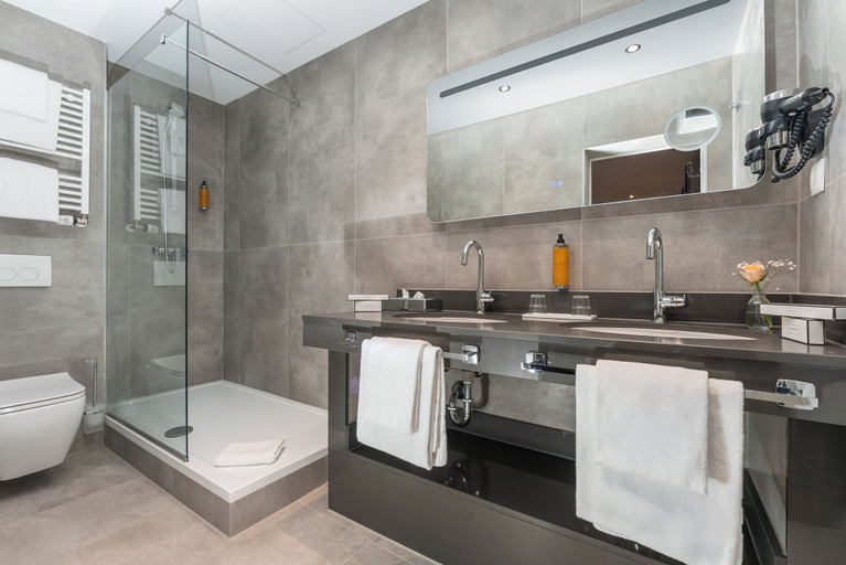 Bathroom 5, Hotel Majestic Dortmund Central, Dortmund