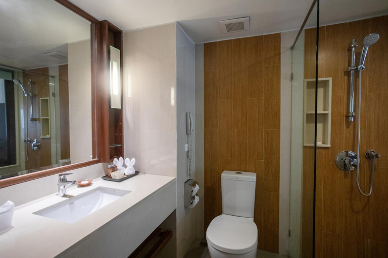 Bathroom 4, Courtyard by Marriott Phuket, Patong Beach Resort, Pulau Phuket