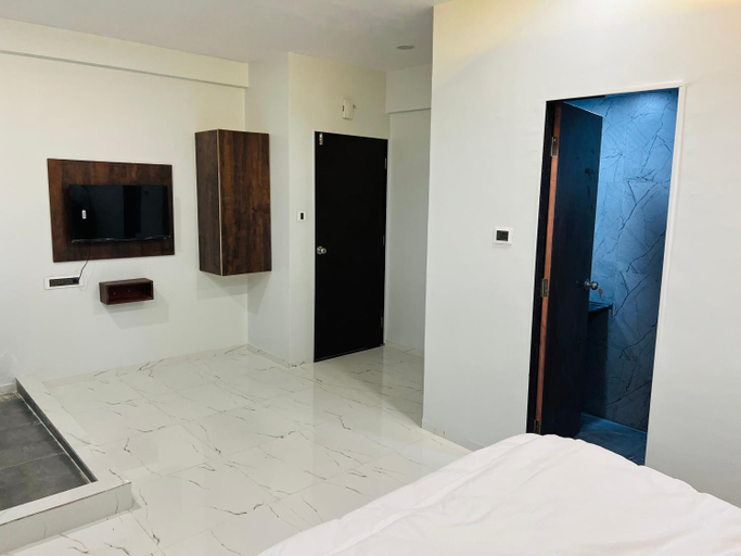 Bedroom 3, Hotel New City Light, Surat