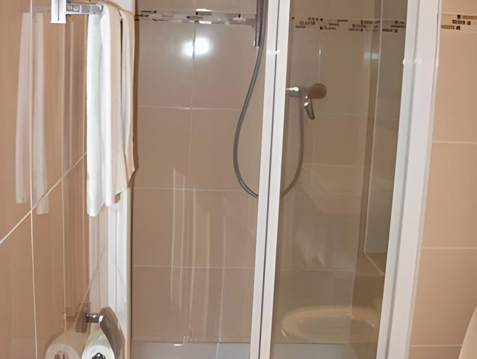 Bathroom 4, Cosmotel Hotel, Paris