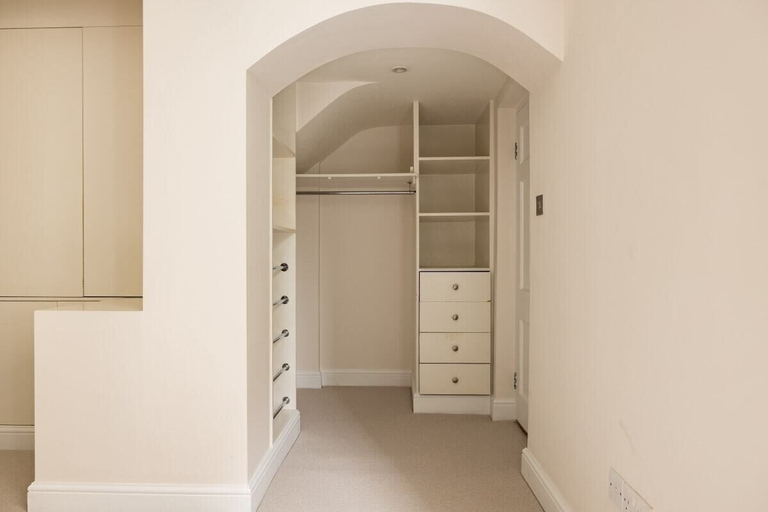 Others 3, The Chelsea Nest - Stylish 2bdr With Balcony, London