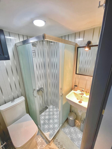 Bathroom 3, La Perato, Beyoğlu