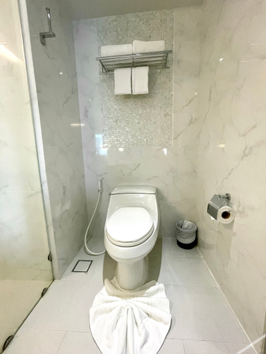 Bathroom 4, Kudos Parc Pattaya, Pattaya