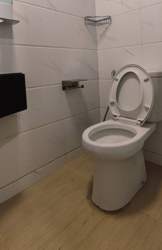 Bathroom 5, V1brant & Cozy Studio - Skyhouse BSD, South Tangerang