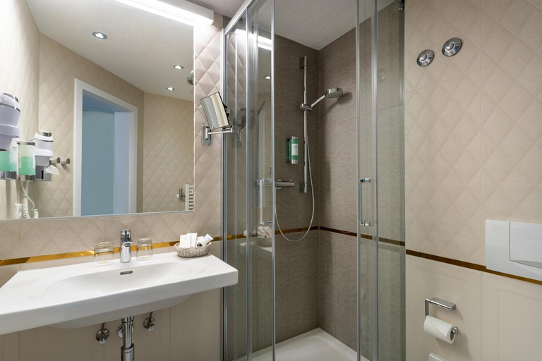 Bathroom, Burghotel Staufenberg, Gießen