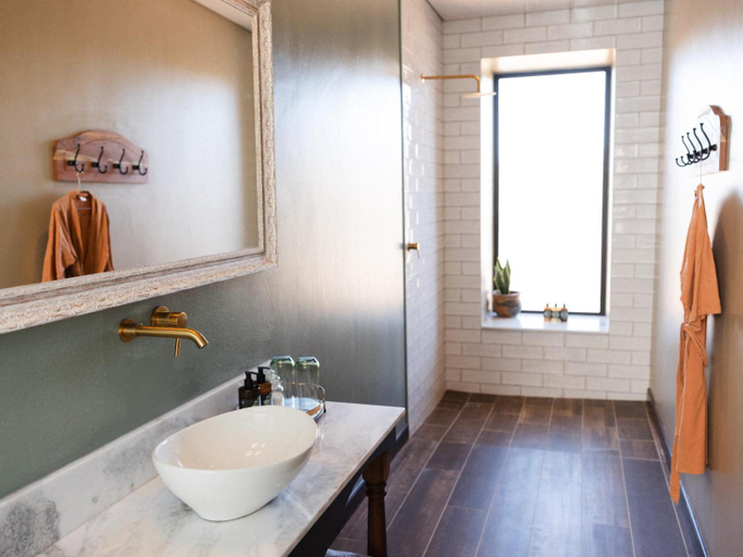 Bathroom 2, Lodge Damaraland, Khorixas