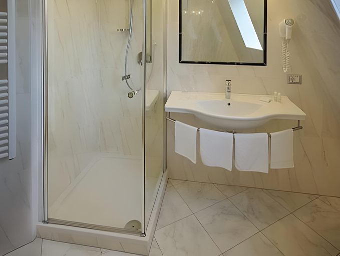 Bathroom 4, Hotel Ingram, Bolzano