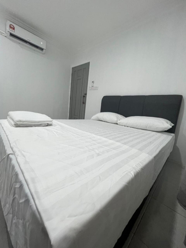 Others 4, Demo Inn, Bachok