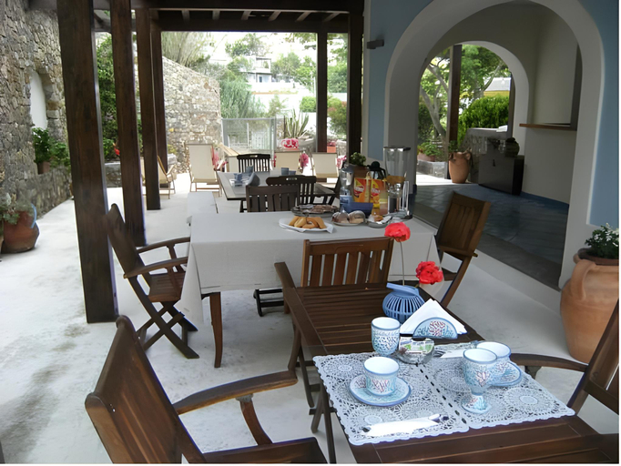 Food & Drinks 4, Villa Acacia, Latina