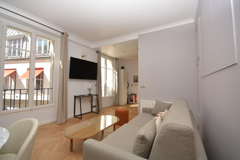 Others 5, Reva Suites, Paris