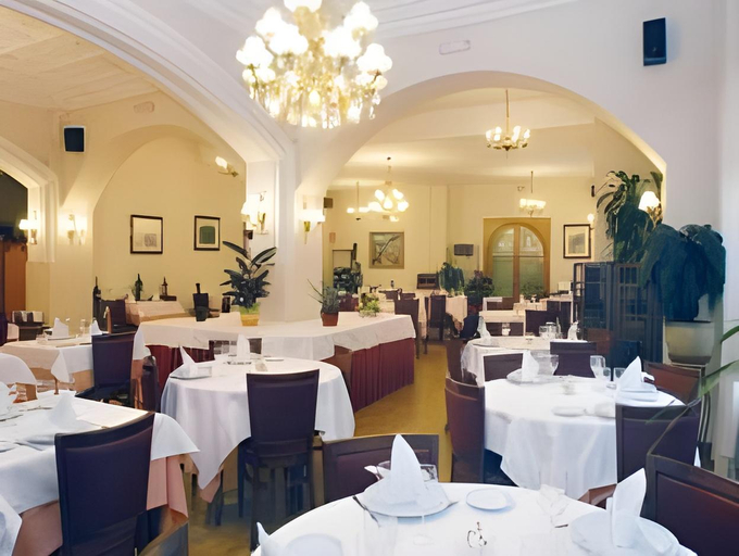 Food & Drinks 5, Hotel Pyrenees