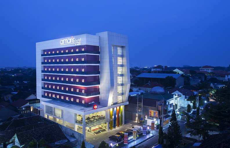 Exterior & Views 27