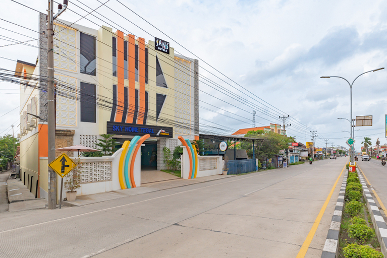 Exterior & Views 2, Sans Hotel Sky Home Syariah Tegal, Tegal