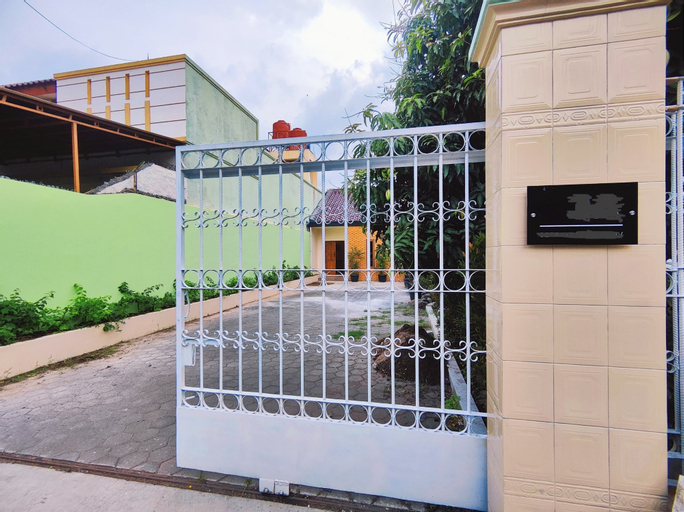 Exterior 5