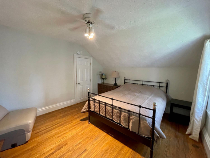 ROOM B in the white house, Niagara