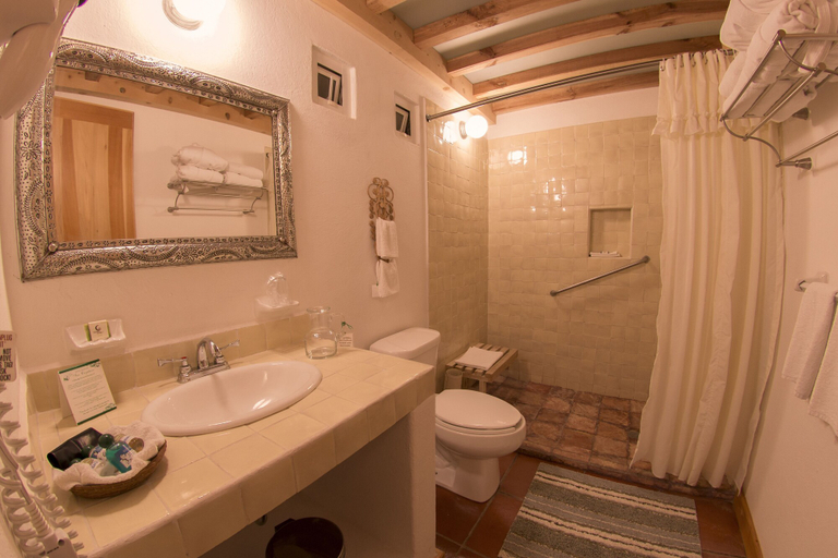 Bathroom, Hotel Rancho San Cayetano, Zitácuaro