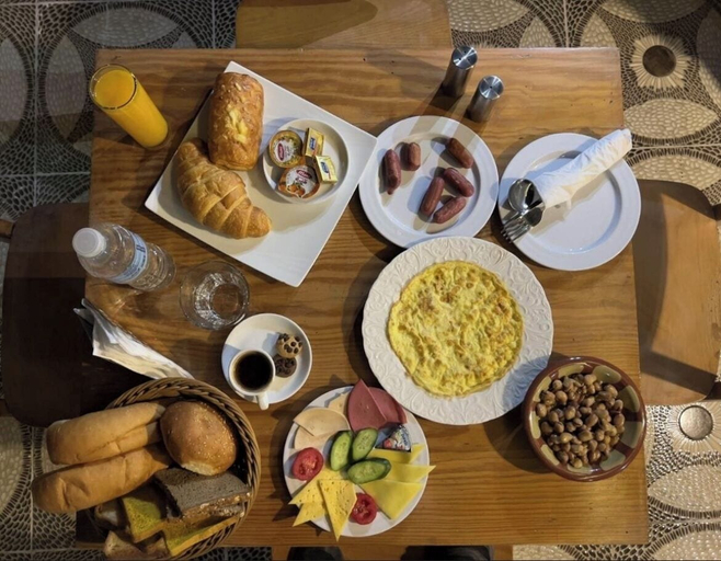 Food & Drinks, Amadeus familias, Al-Ahram