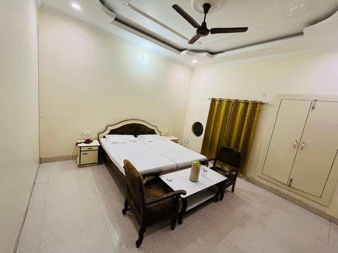 Bedroom 2, Shri Ram Hotel - Shri Ram Janambhoomi & Shri Hanuman Garhi Temple (100 Mtrs.), Faizabad