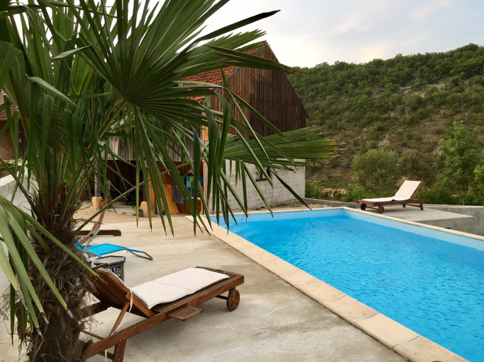 Others 3, Lacoste B&B, Lot