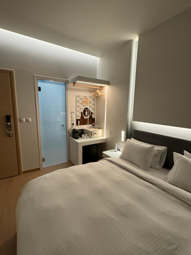 Others 5, Mirada Hotel, Attica