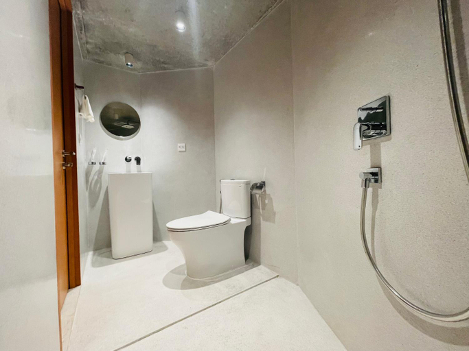 Bathroom 2, Amarilla Le Dai Hanh, Hai Bà Trưng