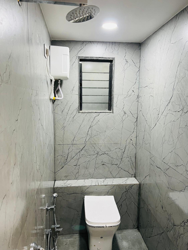 Bathroom 5, Hotel New City Light, Surat