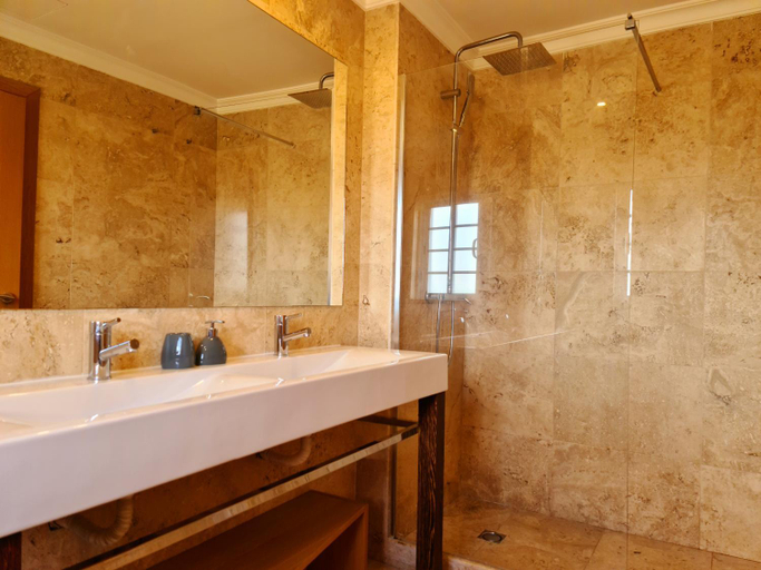 Bathroom, Homefield Gardens by HnM, Alcoutim
