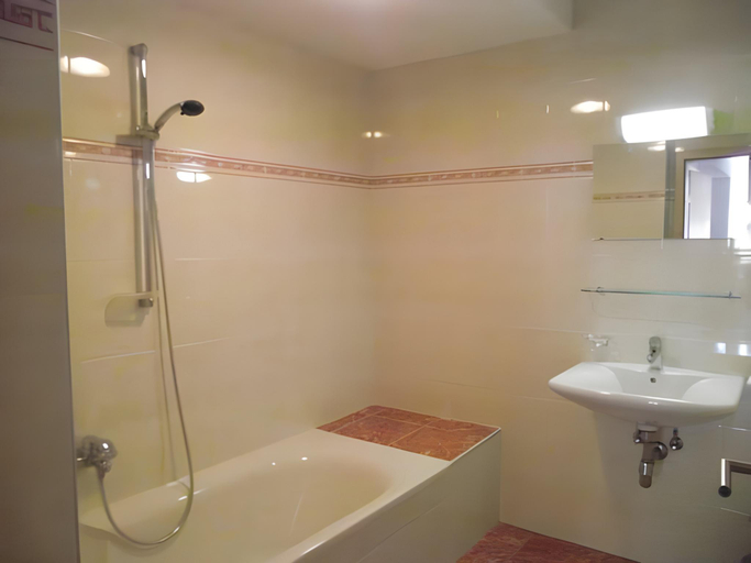 Bathroom 3, Chalet Rotenstein, Reutte