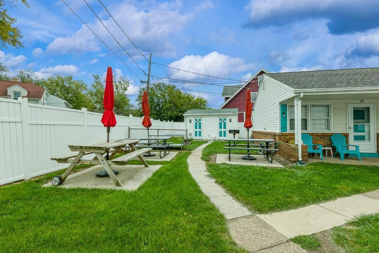 Others 5, Riviera Motel, Erie