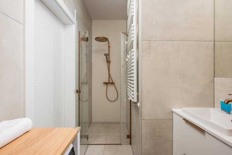 Bathroom 2, Grzybowska City View Apartments by BookingHost, Warsaw