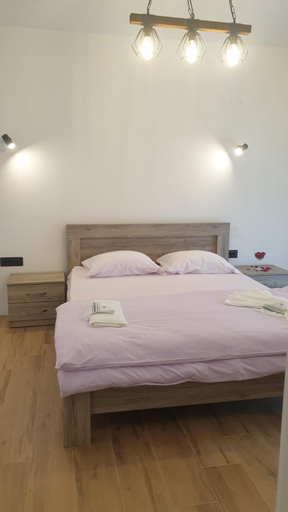 Others 2, Guest House Muslica