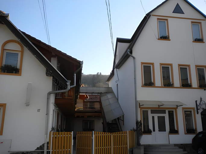 Others 2, Pensiunea Joker, Sighisoara