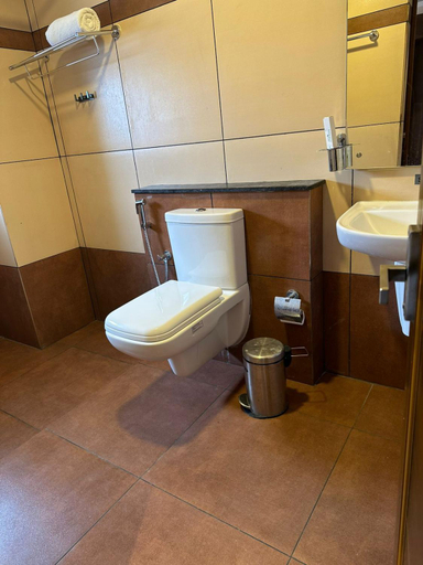 Bathroom 1, Hotel Vrindavan, Wayanad