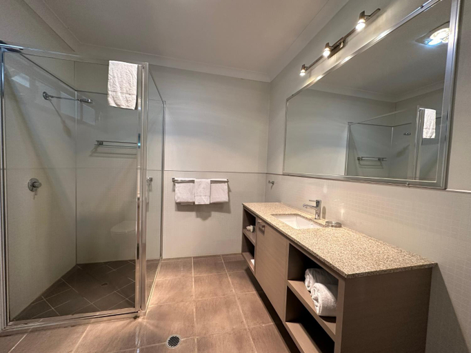 Bathroom 1, Hedlow Retreat, Livingstone - Pt B