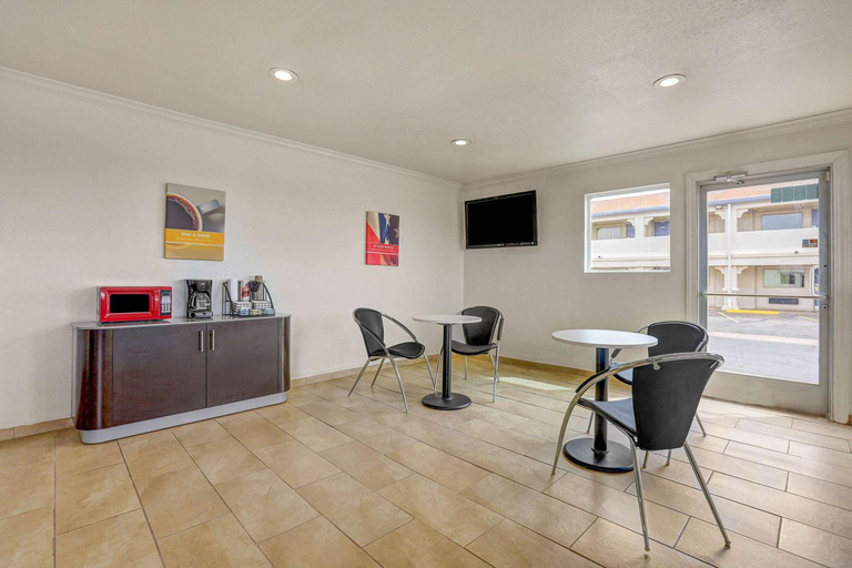Public Area, Motel 6 Clovis, NM, Curry