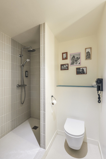 Bathroom 4, Greet hotel Limoges Nord, Haute-Vienne