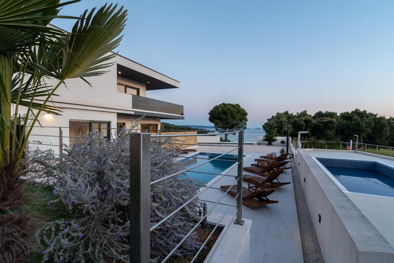 Others 4, Villa Helena, Seget
