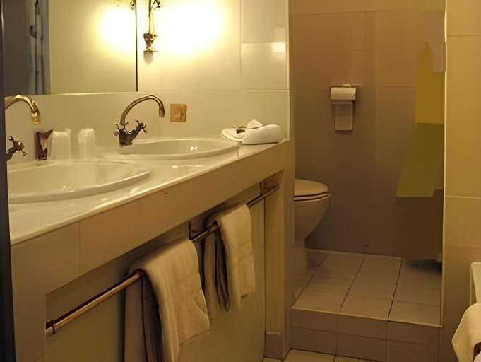 Bathroom 2, Hôtel Le Fabian des Baux, Bouches-du-Rhône