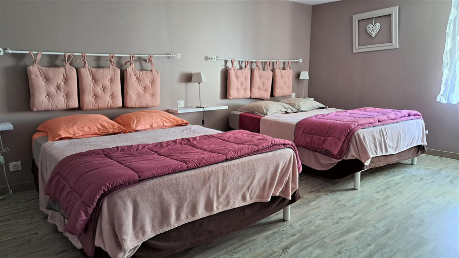 Bedroom, Les Chambres d'Isa, 15km du Puy du Fouu, Deux-Sèvres