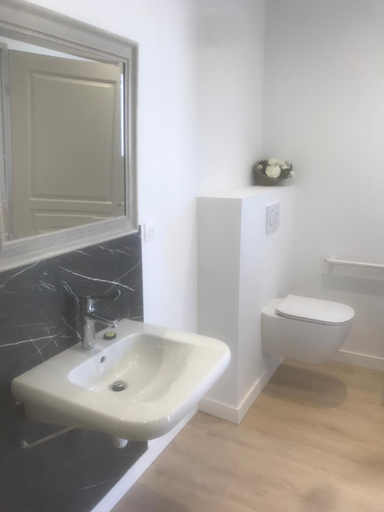 Bathroom 3, PROCHE MANOIR CAULIERES 2 rue d En Haut, Somme