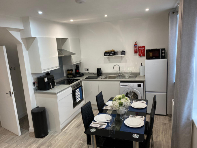 Others 5, Stylish apartment in Watford, Hertfordshire