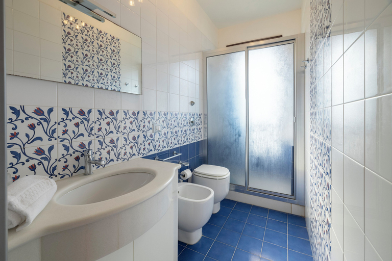 Bathroom 3, CASA VACANZA AZZURRA, Trapani