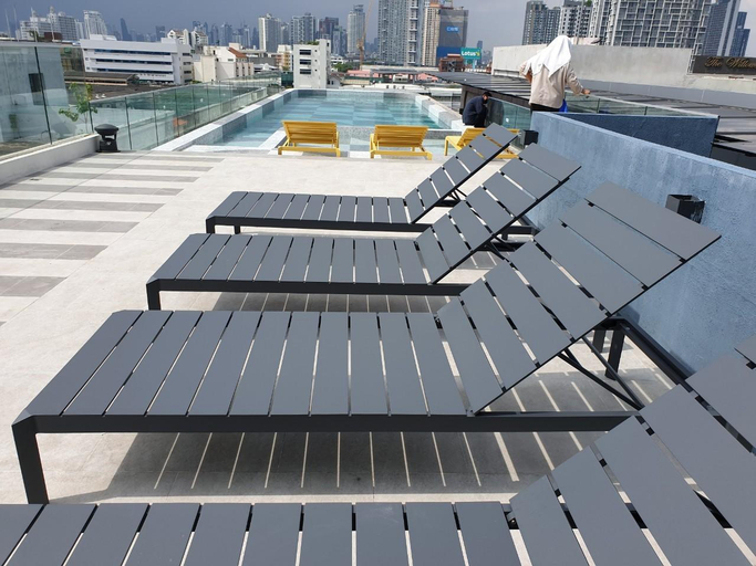 Exterior & Views 11