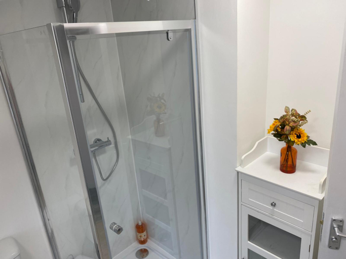 Bathroom 3, Stylish apartment in Watford, Hertfordshire