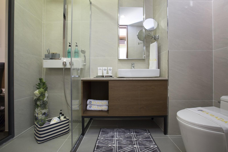 Bathroom, Ramada Encore by Wyndham Haeundae, Haeundae