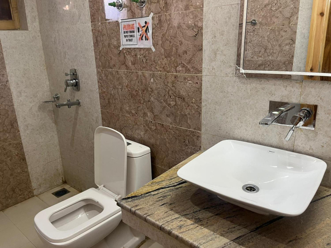 Bathroom 2, Zoz k3, Leh