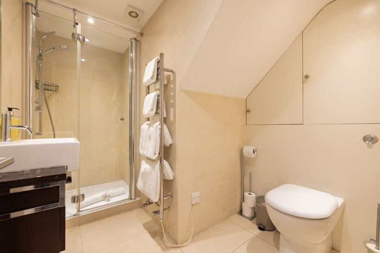 Bathroom 2, The Chelsea Nest - Stylish 2bdr With Balcony, London