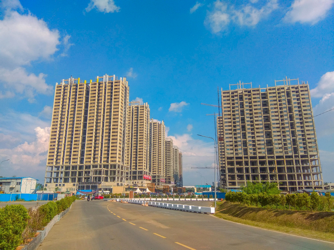 Exterior & Views 4, Spacious and Comfy 2BR with Extra Room Apartment at Meikarta By Travelio, Cikarang